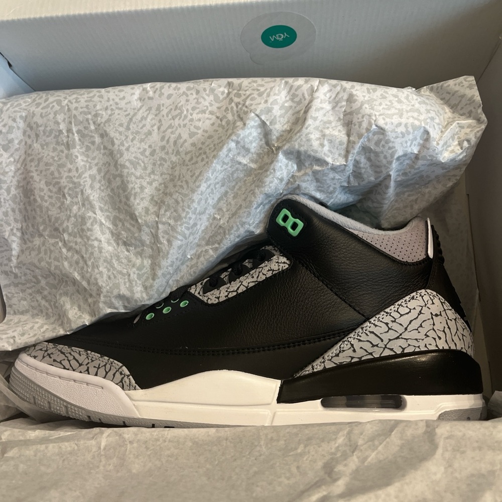Air Jordan 3 Retro "Green Glow"